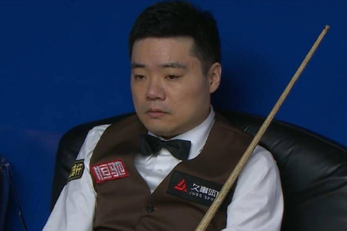 美女把尿口露出来