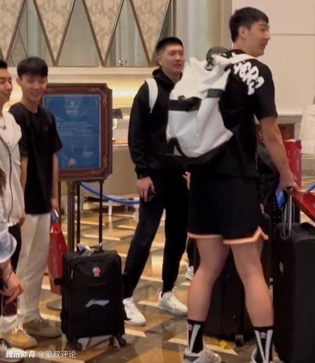 给岳m洗澡勃起